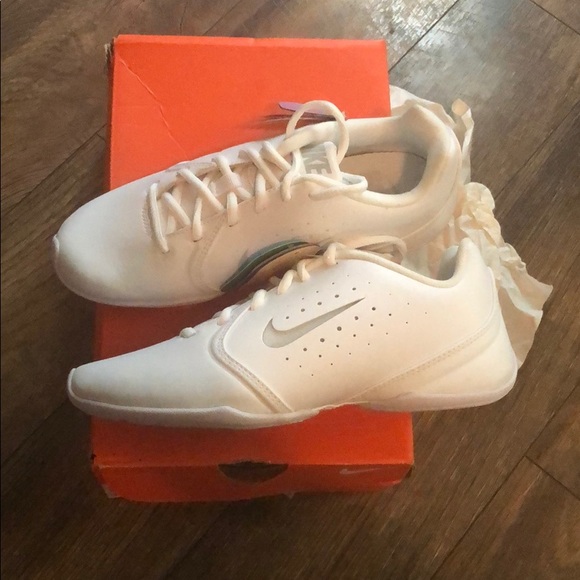 nike sideline 3 size 6